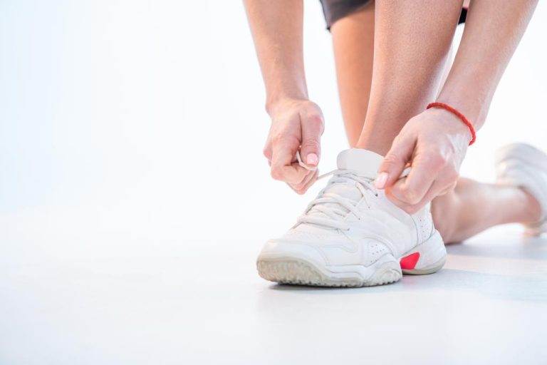 Cum să porți pantofii sport într-un mod stylish