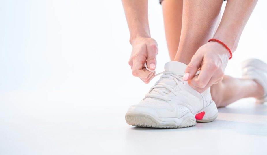 Cum să porți pantofii sport într-un mod stylish